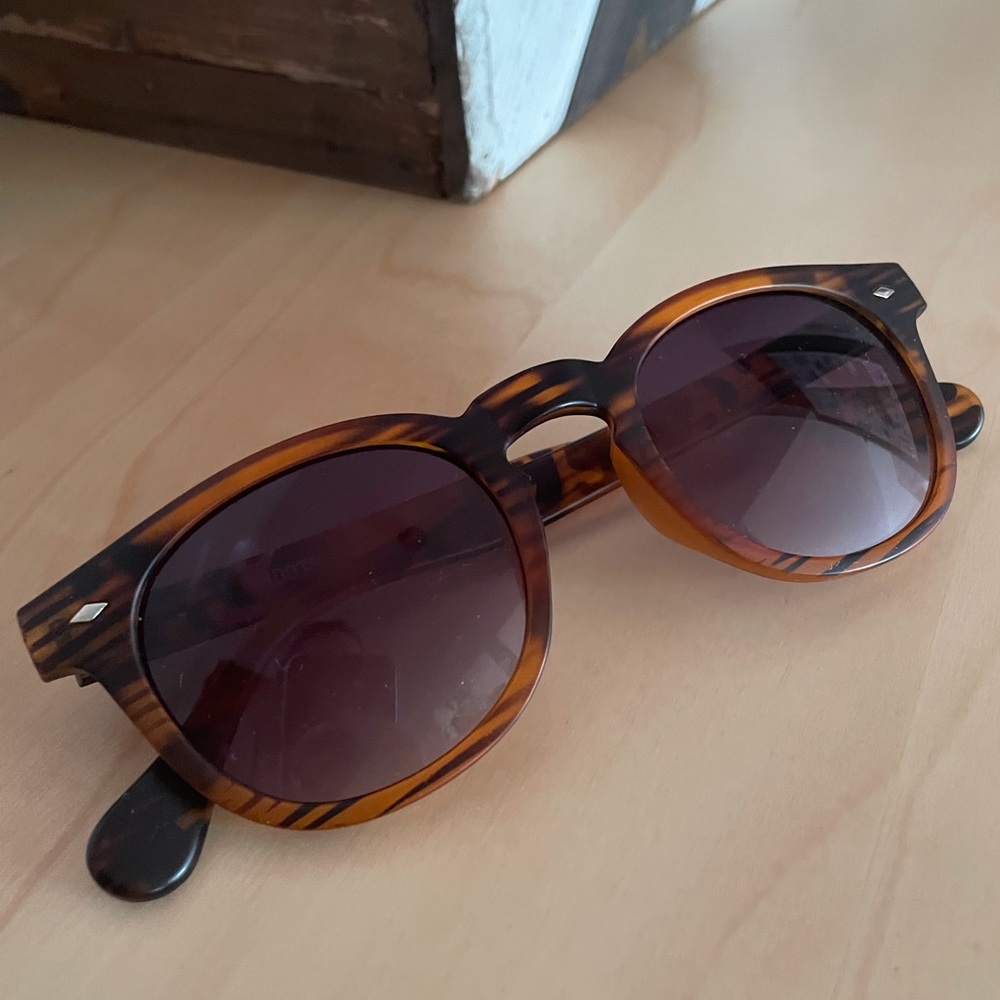 Roots Sunglasses small fit